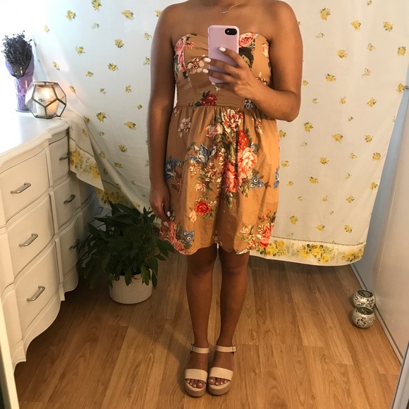 Nude Floral Strapless Dress - Picture 4 of 4